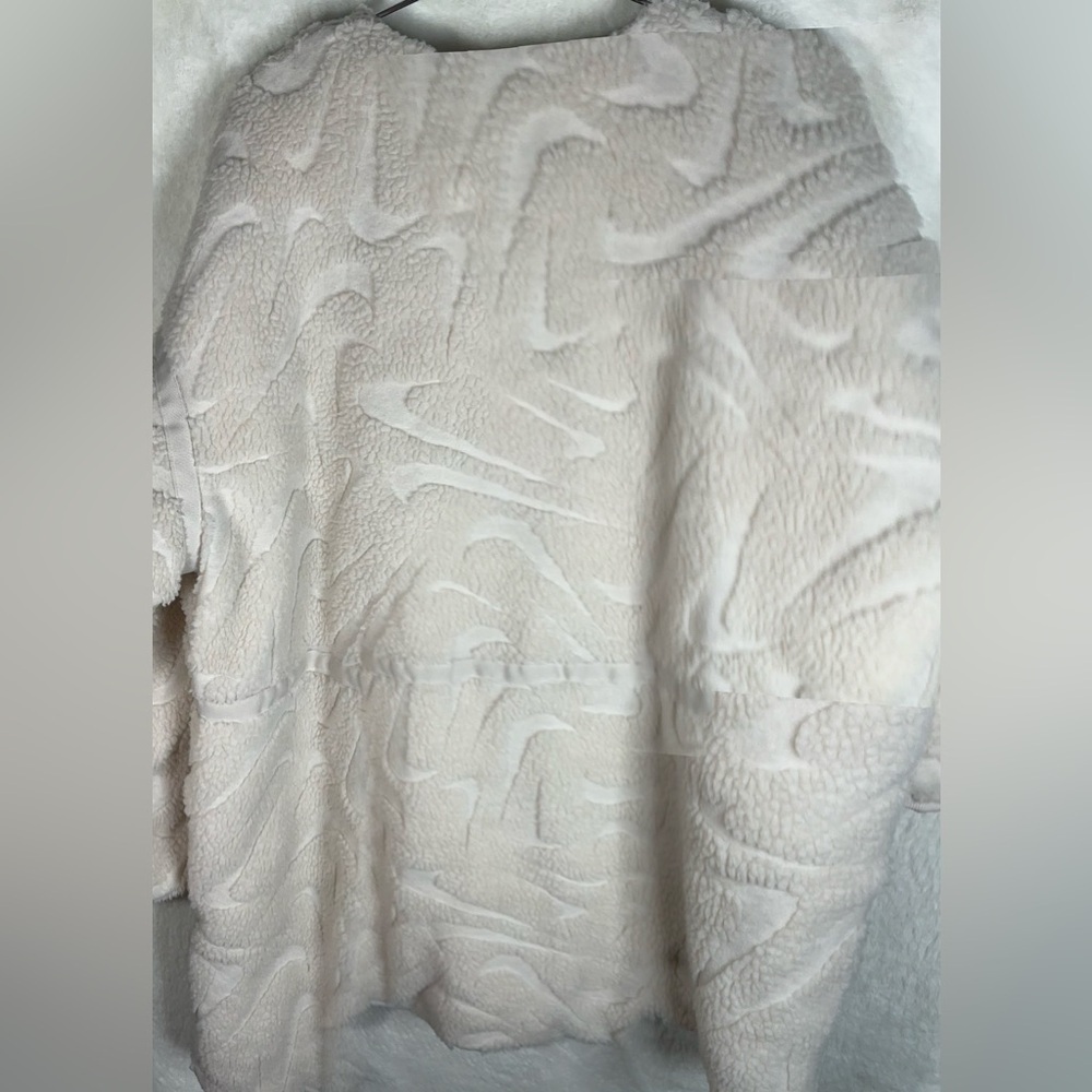 Nike Women's Off-White Teddy Jacket THERMA-FIT - Picture 7 of 11